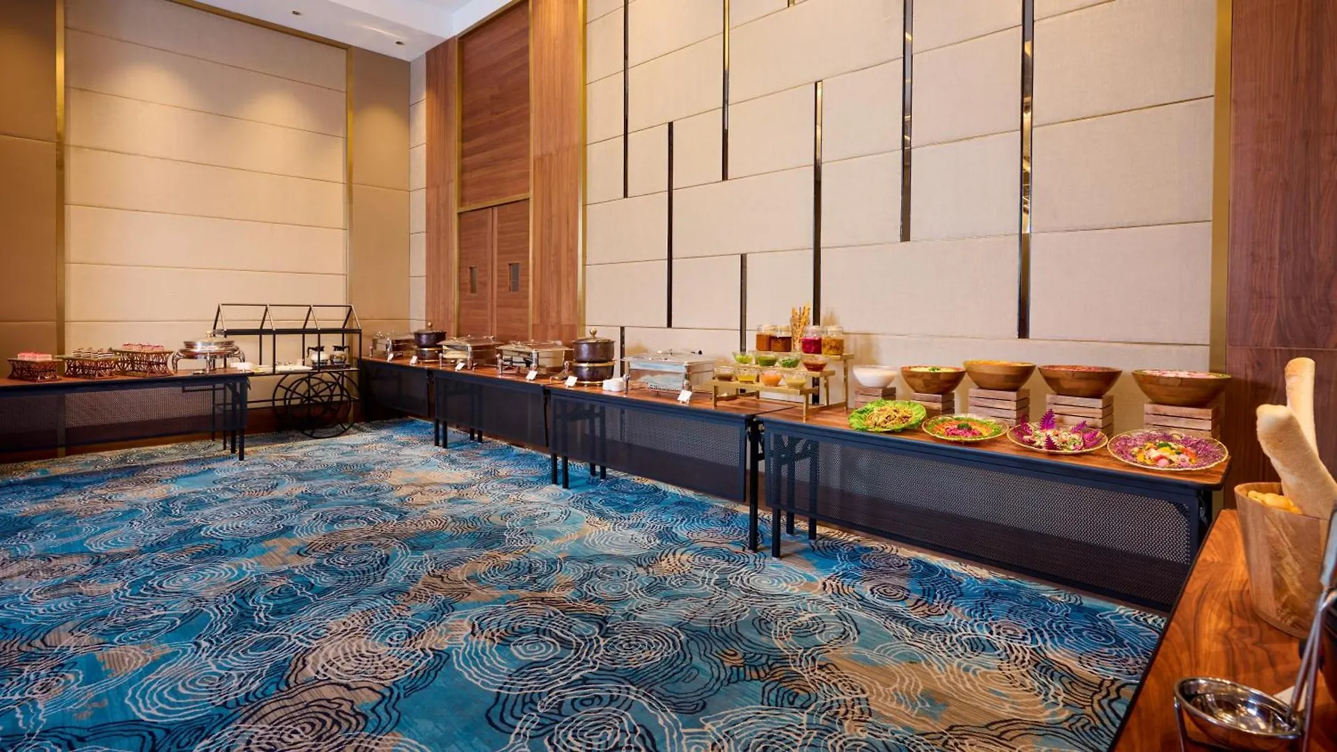 Iris Sarovar Portico Gurgaon Hotel
