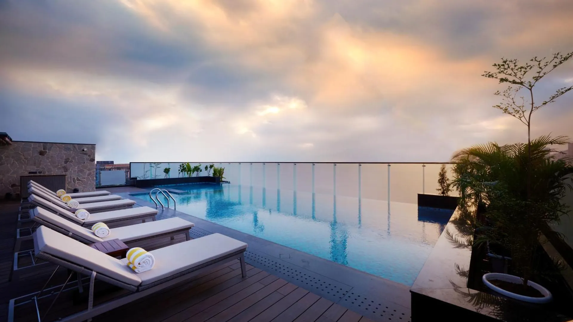 Iris Sarovar Portico Gurgaon 4*,