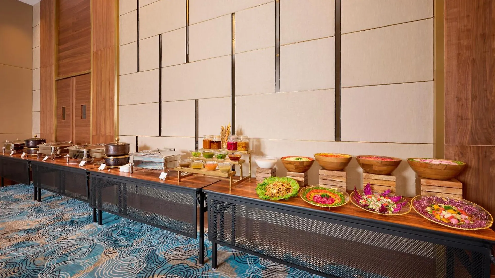 Iris Sarovar Portico Gurgaon Hotel