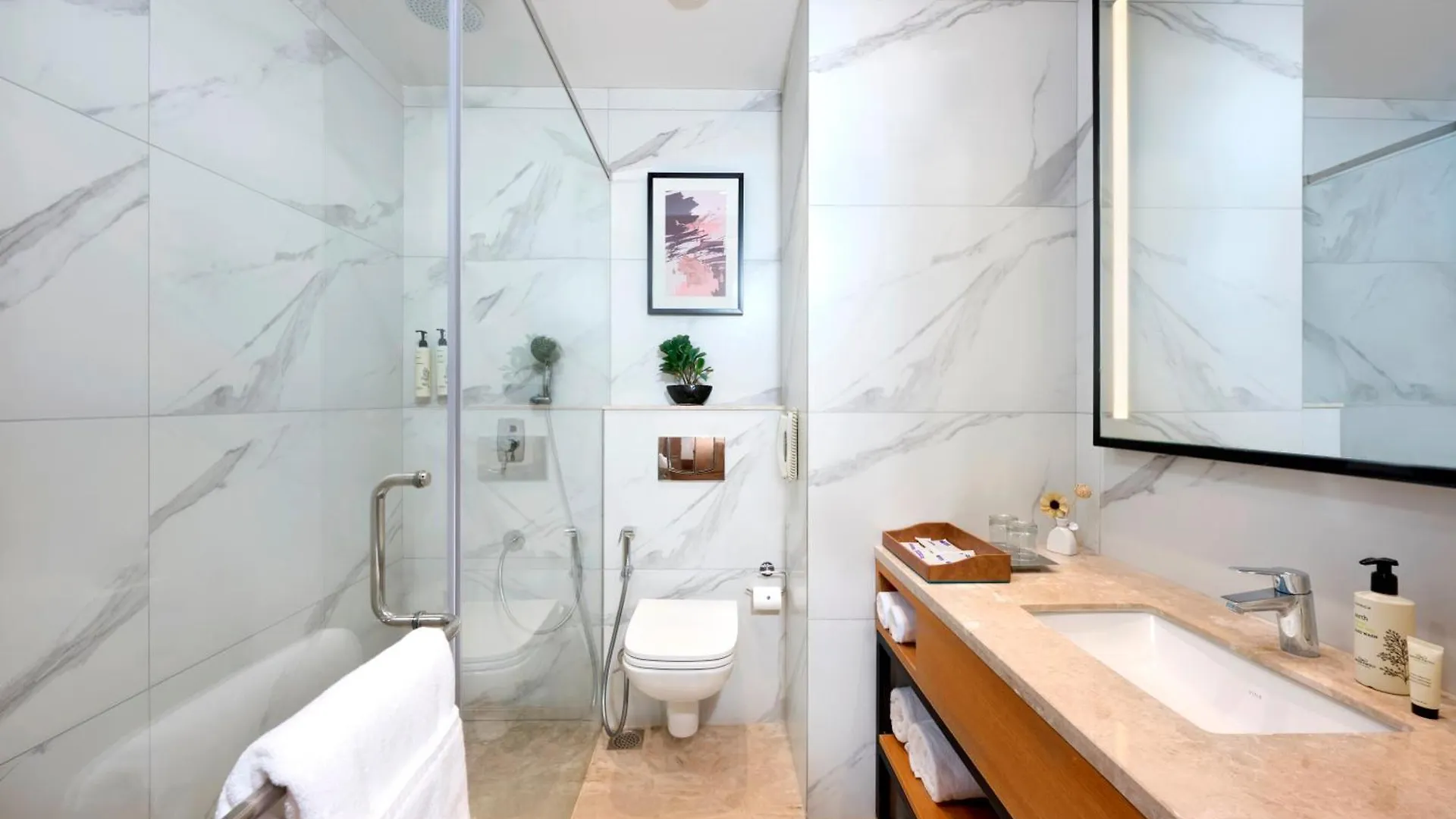 Iris Sarovar Portico Gurgaon Hotel