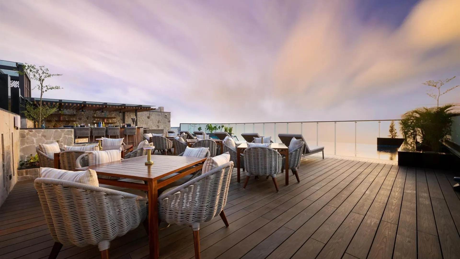 Iris Sarovar Portico Gurgaon Hotel