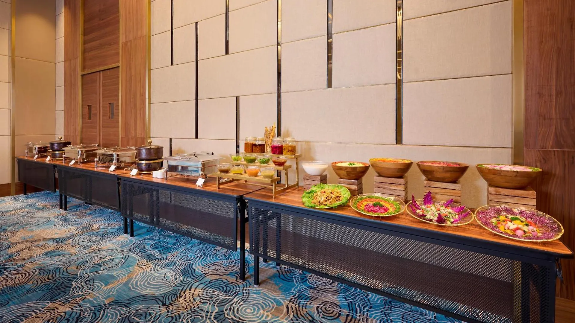 Iris Sarovar Portico Gurgaon Hotel
