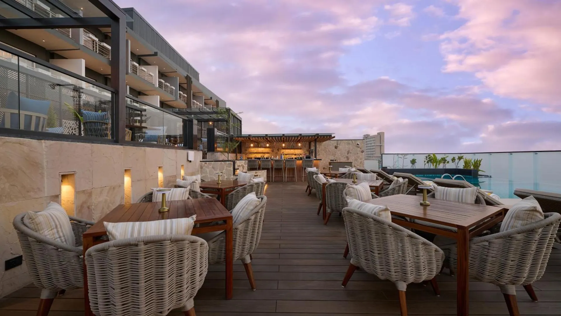 Hotel Iris Sarovar Portico Gurgaon