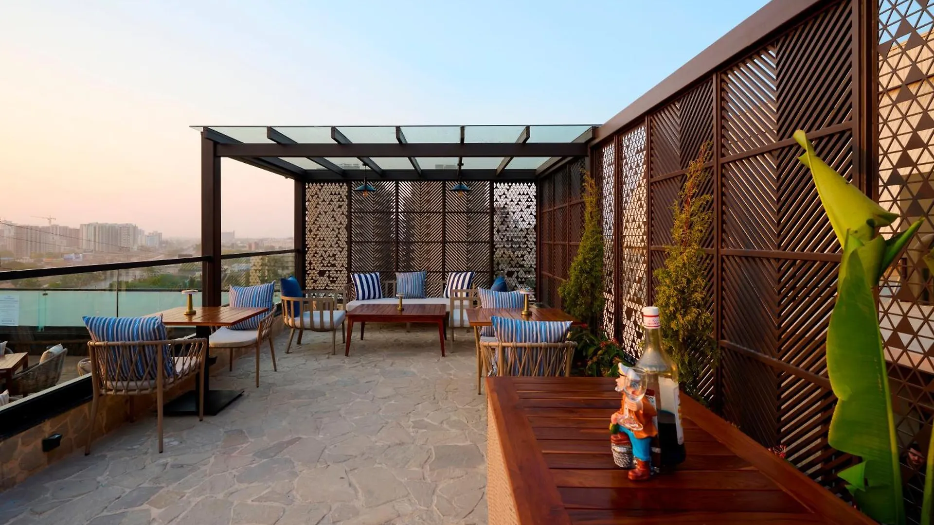 Iris Sarovar Portico Gurgaon Hotel