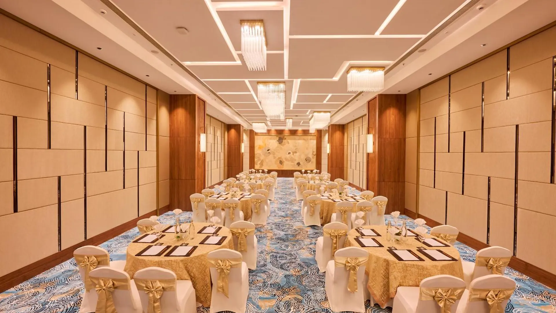 Hotel Iris Sarovar Portico Gurgaon